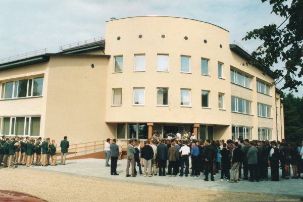 Pirma Rugsėjo 1-osios šventė gimnazijoje, 2002 m.