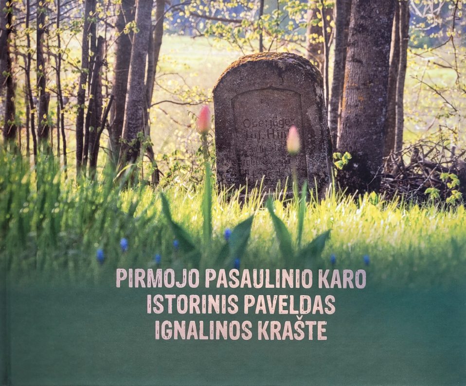 Knygos Pirmojo pasaulinio karo istorinis paveldas Ignalinos krašte viršelis. Vaizduojamas paminklas esantis vienose iš vokiečių kapinių Ignalinos rajone.